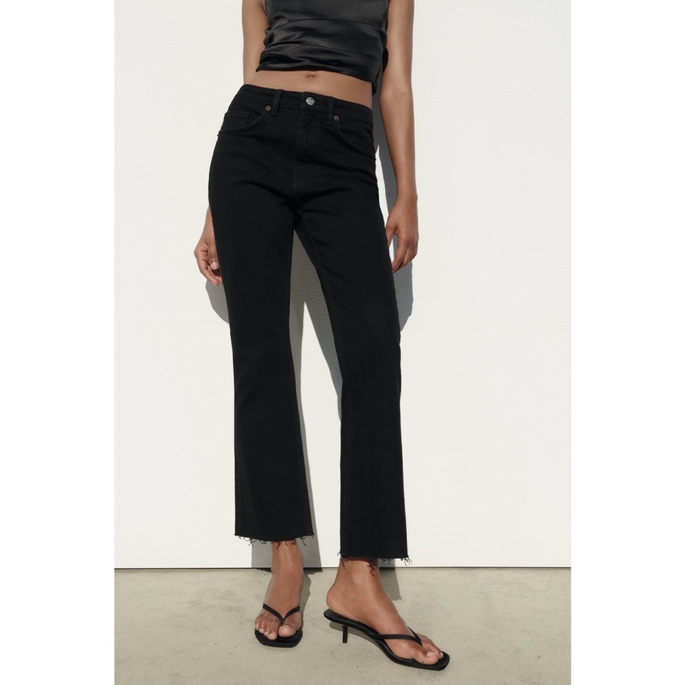 Women’s Zara Black Crop Flare Jeans US 6 Split and Frayed Hemline
